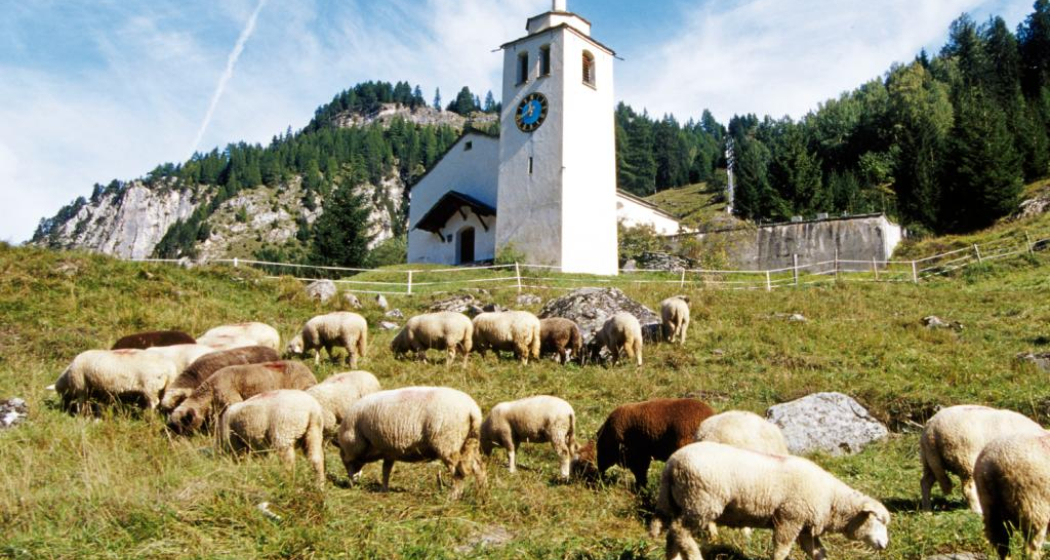 Romanische Kirche in Ausserferrera