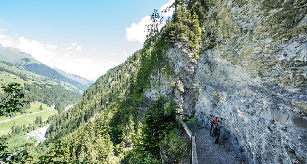 Aussicht ins Safiental vom Trail Glaspass - Safien Platz Aussicht ins Safiental vom Trail Glaspass - Safien Platz