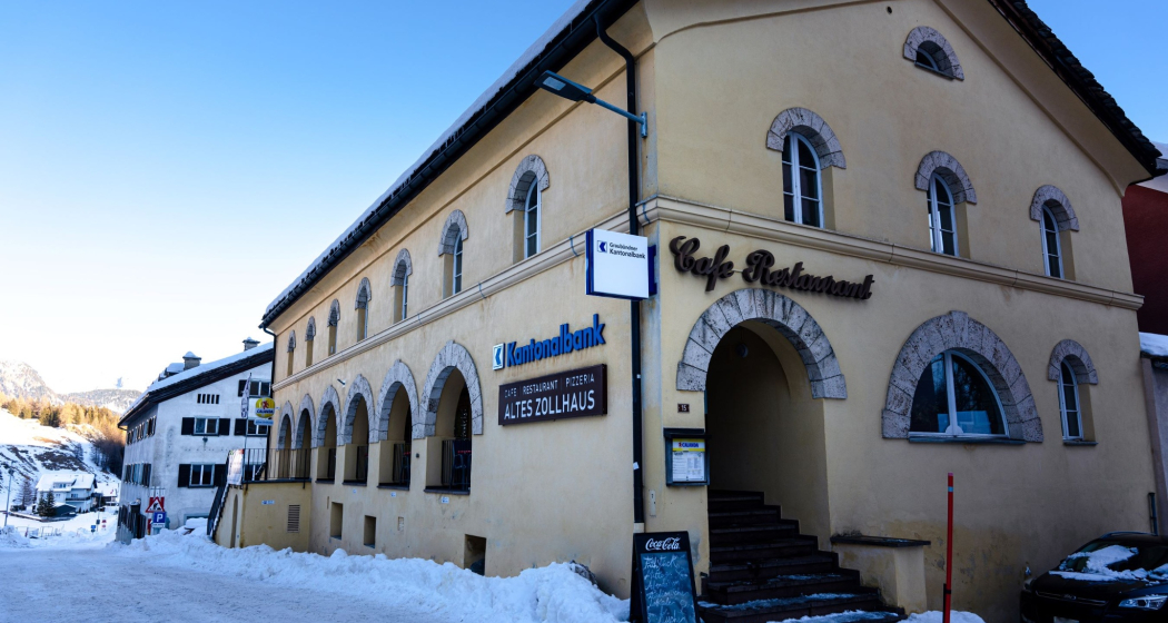 Restaurant Pizzeria Altes Zollhaus Splügen im Winter Restaurant Pizzeria Altes Zollhaus Splügen im Winter