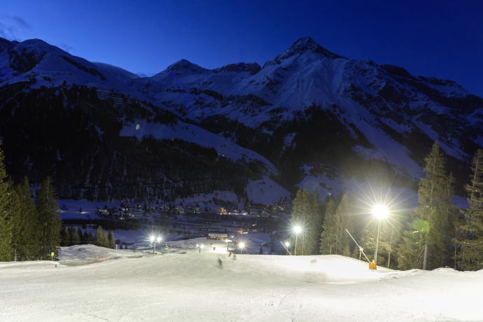 Nachtskifahren und -schlitteln (gdl_494793806_image)