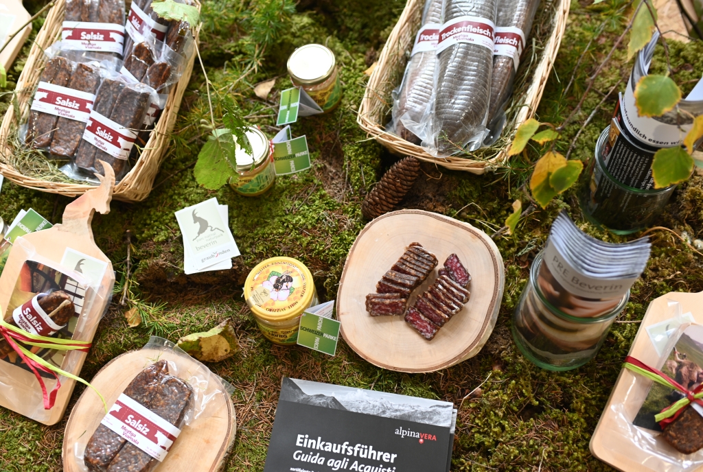 Regionale Produkte aus dem Naturpark Beverin. (Bild: Benedikt Joos)