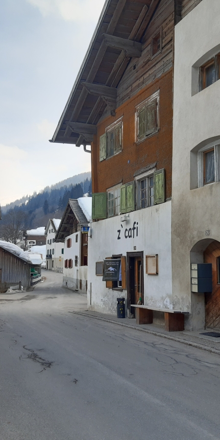 z'Cafi Safien Platz Desk im Dorf