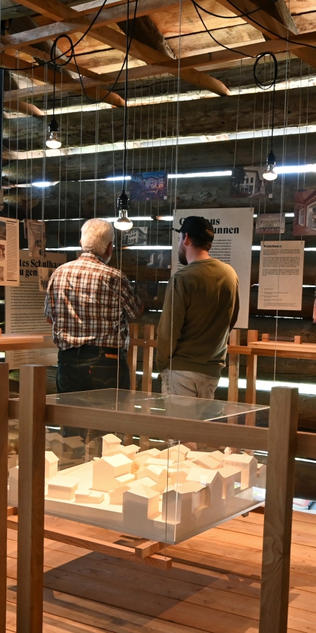 Ausstellung Valendas im Jooshuus (© Naturpark Beverin) Ausstellung Valendas im Jooshuus (© Naturpark Beverin)
