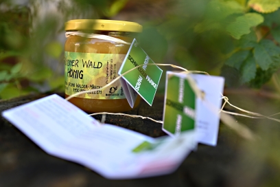 Honig von der Bio Imkerei Viamala Honig von der Bio Imkerei Viamala